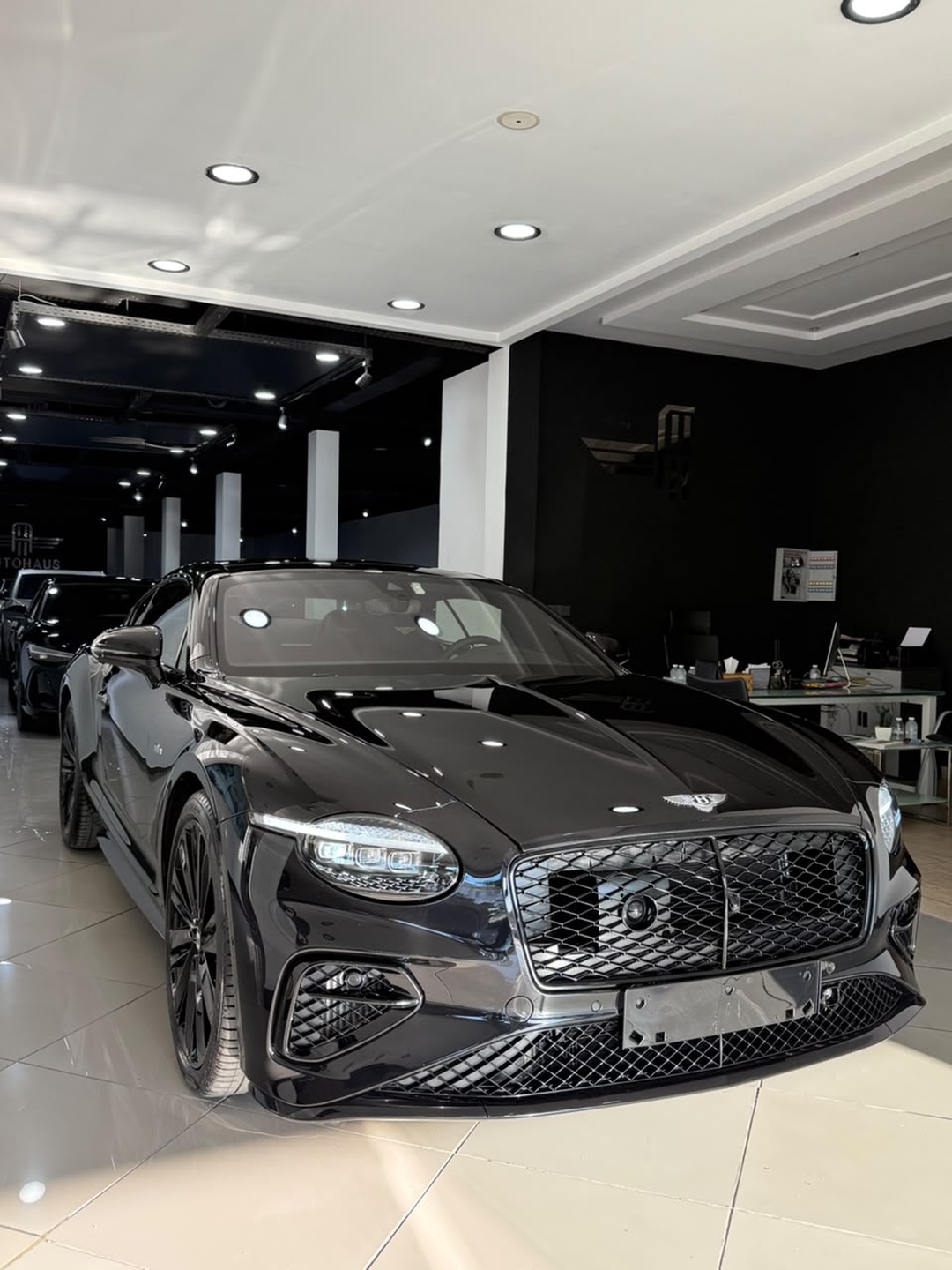 Bentley Continental GT noire, vue avant